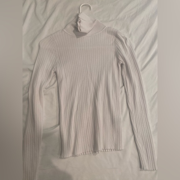 White Turtle Neck - Picture 2 of 2